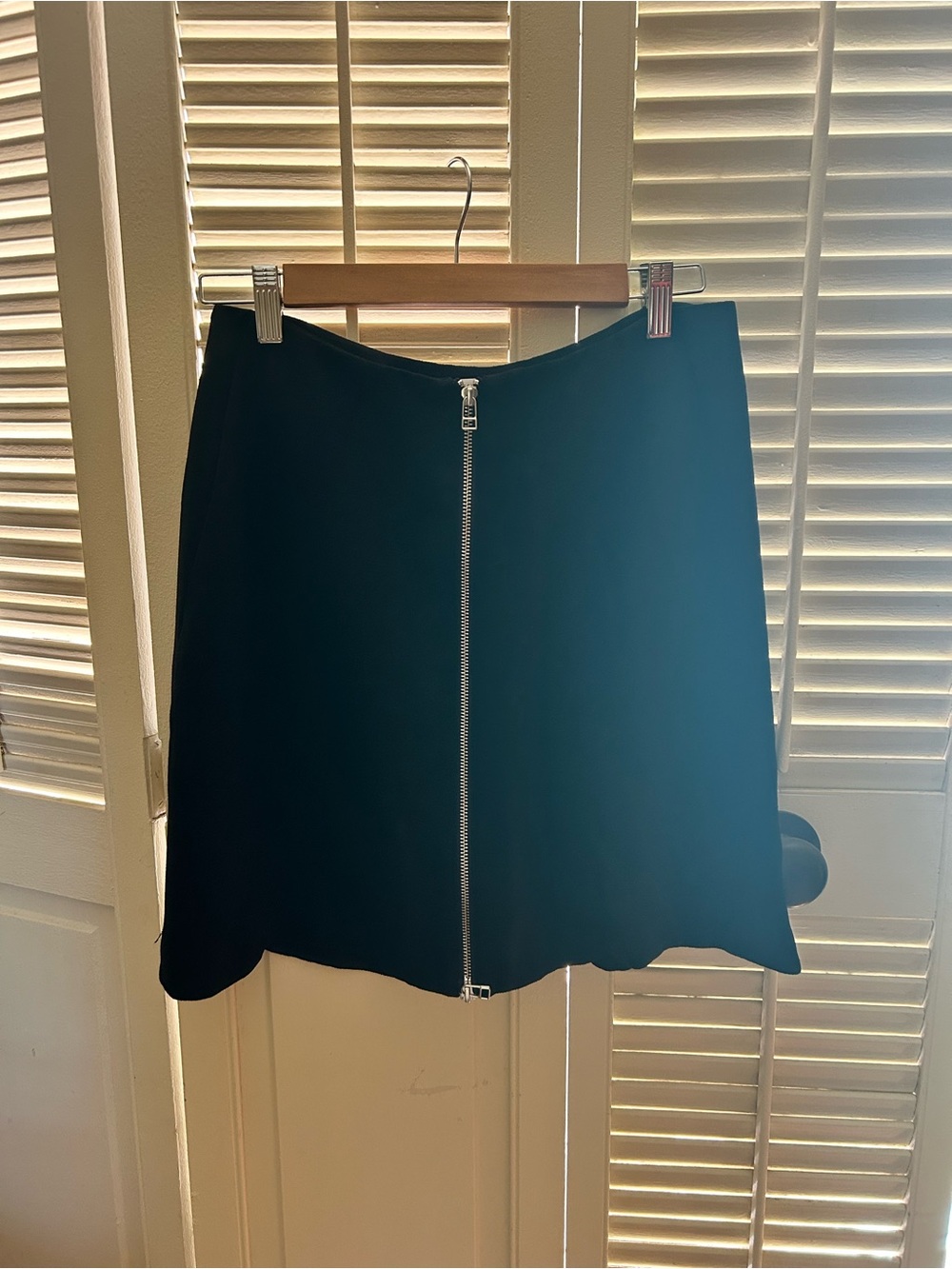 Wilfred Aritzia black zip up miniskirt